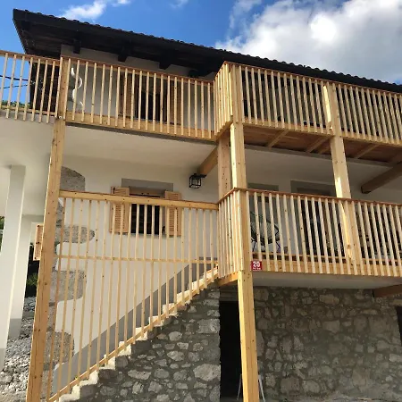 Hisa Pri Koritu - Apartma Matajur * Kobarid