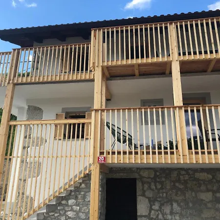 Apartment Hisa Pri Koritu - Apartma Matajur *